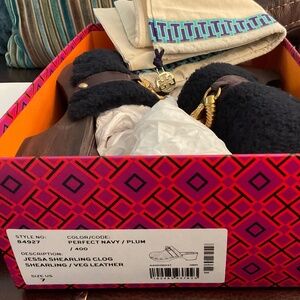 NWT Tory Burch Jessa Shearling Clogs - Perfect Navy